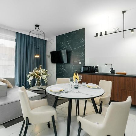 Apartments Poznan Chwaliszewo Residence With Free Garage By Noclegi Renters Buitenkant foto